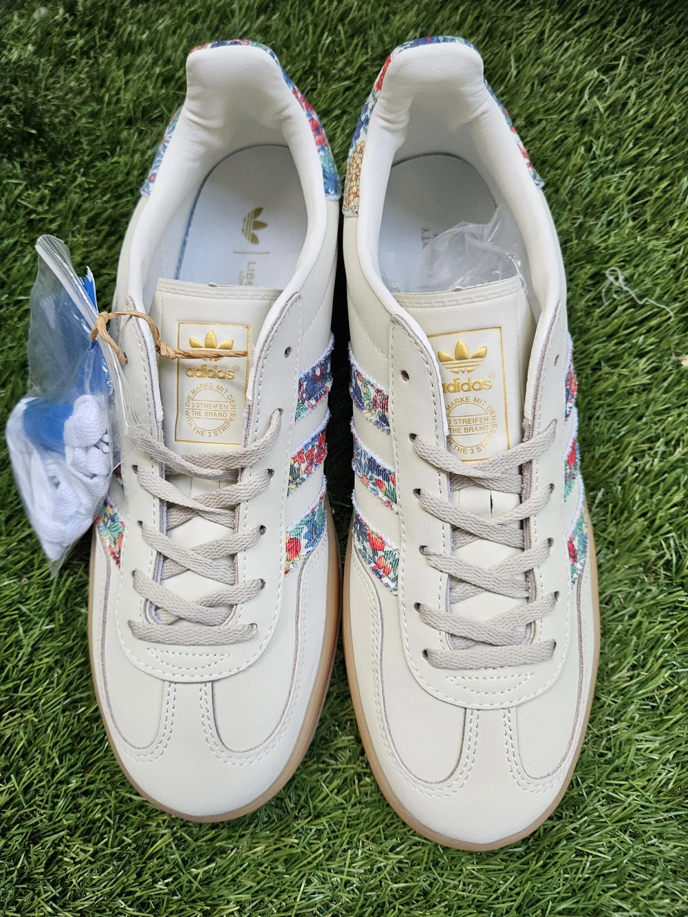 NIB Adidas Gazelle Indoor Liberty London Floral Cream Unisex Sneakers 8M / 9.5W